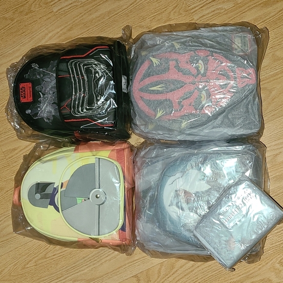 Bundle of 4 NYCC LOUNGEFLY STAR WARS BACKPACKS + 1 WALLET DARTH  MAUL MANDALORIA - Picture 2 of 16